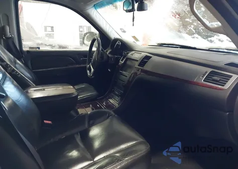 2008 Cadillac Escalade Standard from USA, damaged, VIN 1GYFK638X8R186219